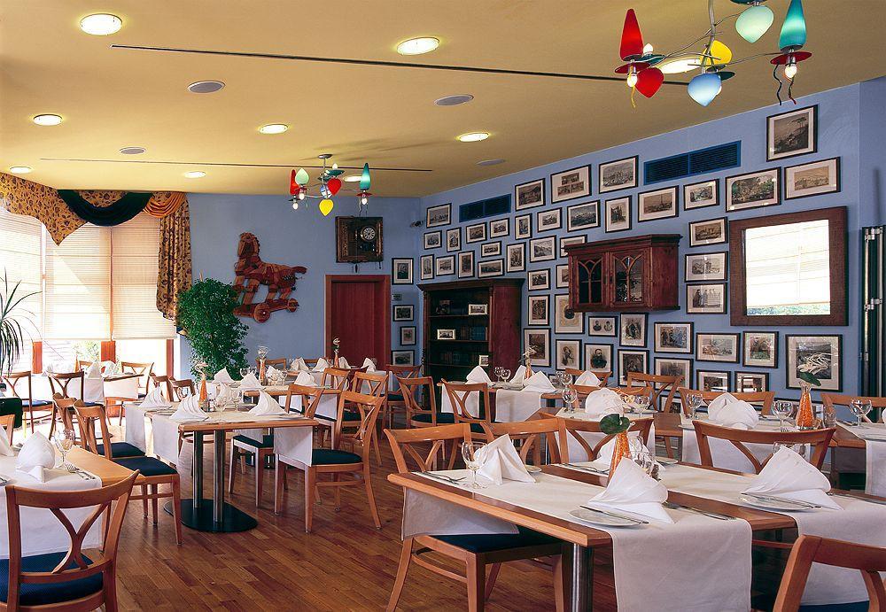 Hotel Troja Prague Exterior photo